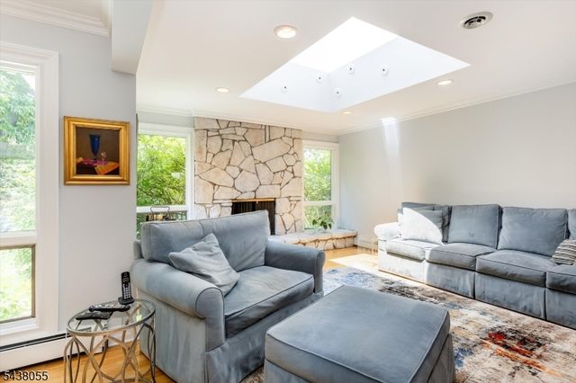 83 Brookside Ter, North Caldwell Boro, NJ 07006