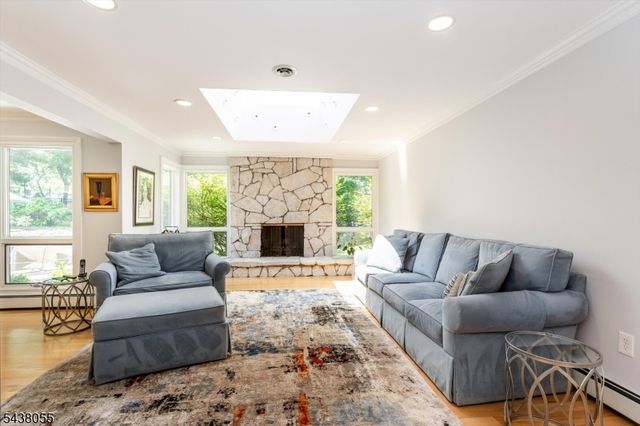 83 Brookside Ter, North Caldwell Boro, NJ 07006