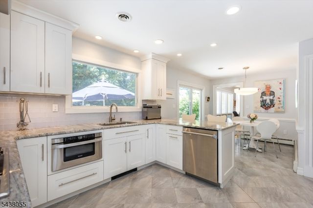83 Brookside Ter, North Caldwell Boro, NJ 07006