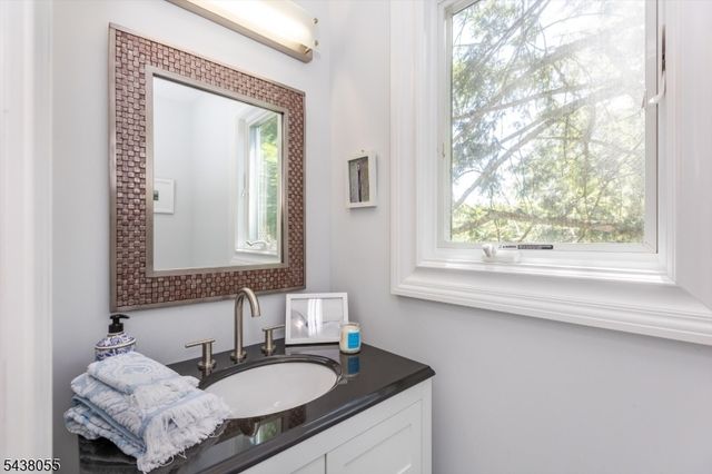 83 Brookside Ter, North Caldwell Boro, NJ 07006