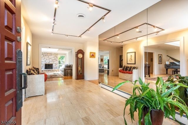 83 Brookside Ter, North Caldwell Boro, NJ 07006