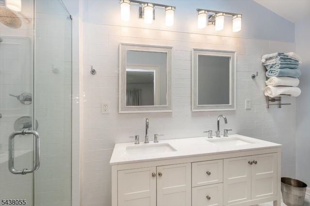 83 Brookside Ter, North Caldwell Boro, NJ 07006