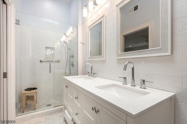83 Brookside Ter, North Caldwell Boro, NJ 07006