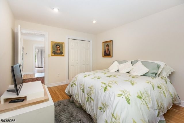 83 Brookside Ter, North Caldwell Boro, NJ 07006