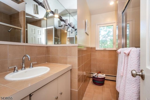 83 Brookside Ter, North Caldwell Boro, NJ 07006