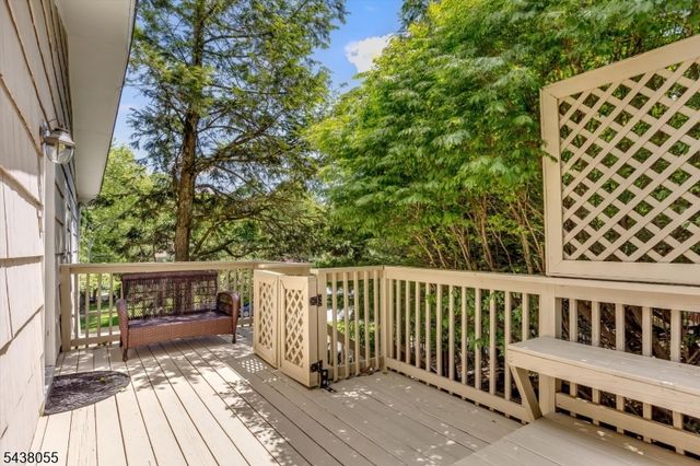 83 Brookside Ter, North Caldwell Boro, NJ 07006