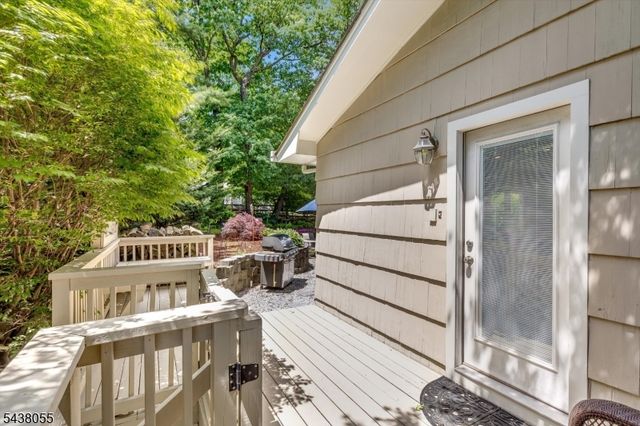 83 Brookside Ter, North Caldwell Boro, NJ 07006