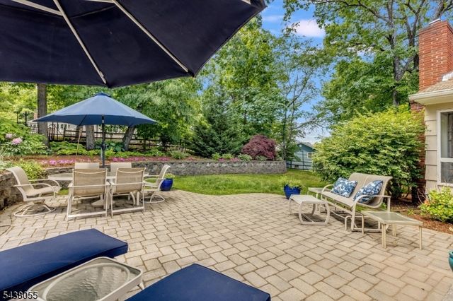 83 Brookside Ter, North Caldwell Boro, NJ 07006