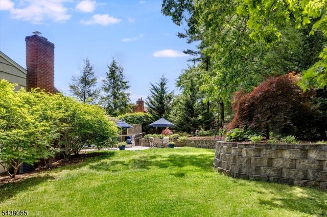 83 Brookside Ter, North Caldwell Boro, NJ 07006