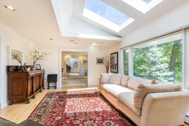 83 Brookside Ter, North Caldwell Boro, NJ 07006