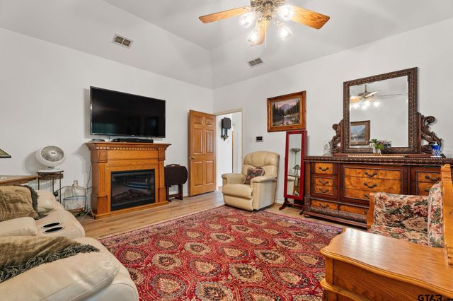 19132 Falls Creek Dr., Flint, TX 75762