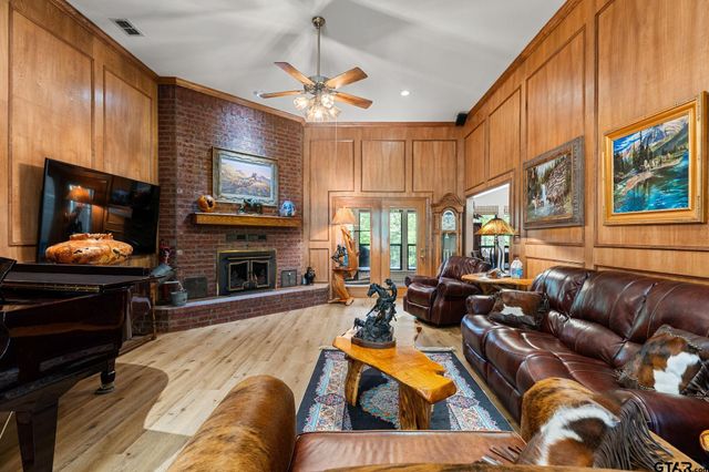 19132 Falls Creek Dr., Flint, TX 75762