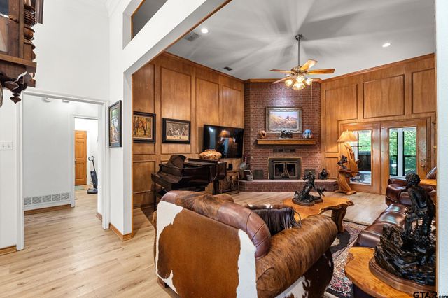 19132 Falls Creek Dr., Flint, TX 75762