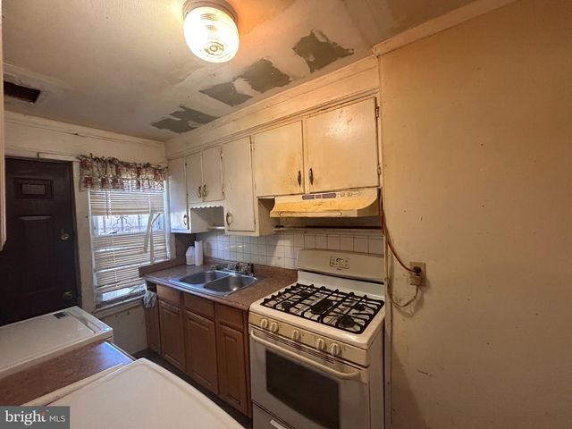 2913 ROYDEN ST, Camden, NJ 08105