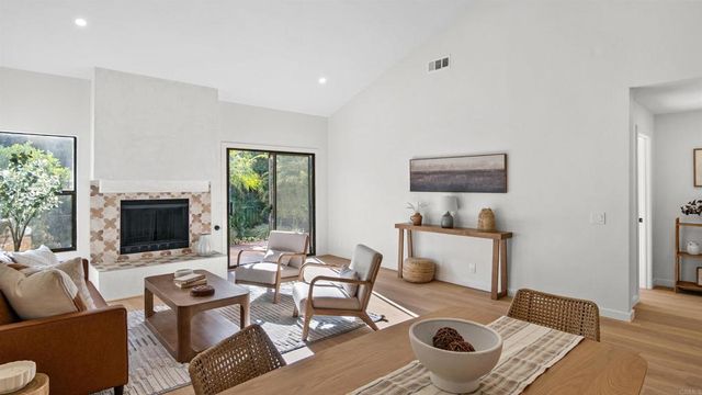 15662 Via Calanova, San Diego, CA 92128