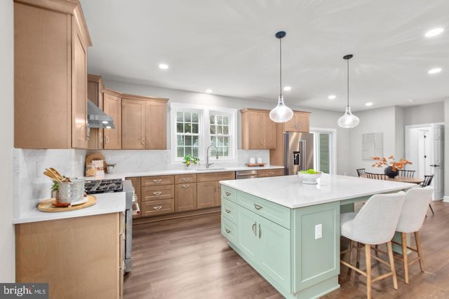 913 SYLVANIA AVE, Fredericksburg, VA 22401