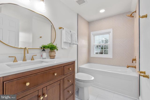 913 SYLVANIA AVE, Fredericksburg, VA 22401