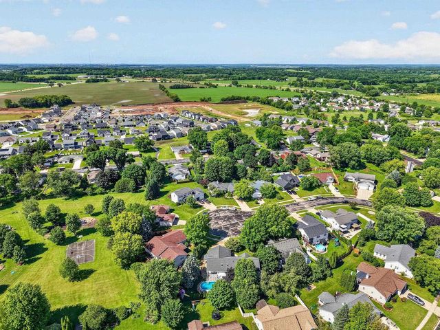 170 Saratoga Circle, Oregon, WI 53575