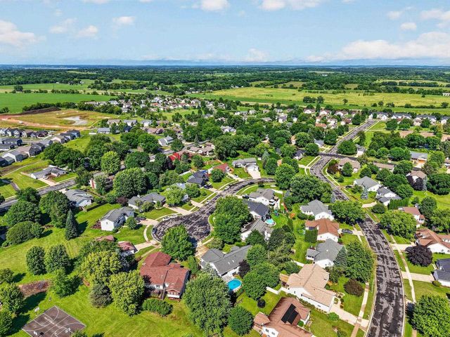 170 Saratoga Circle, Oregon, WI 53575