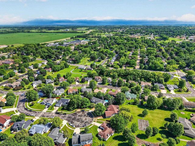 170 Saratoga Circle, Oregon, WI 53575