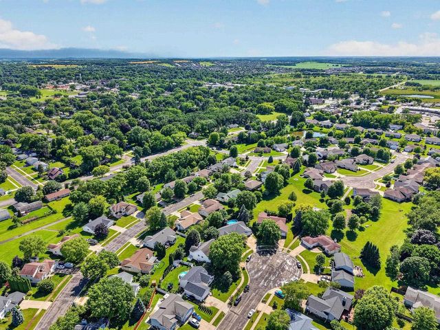 170 Saratoga Circle, Oregon, WI 53575