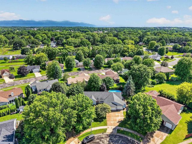 170 Saratoga Circle, Oregon, WI 53575