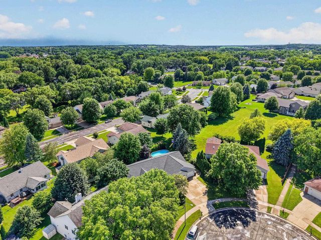 170 Saratoga Circle, Oregon, WI 53575