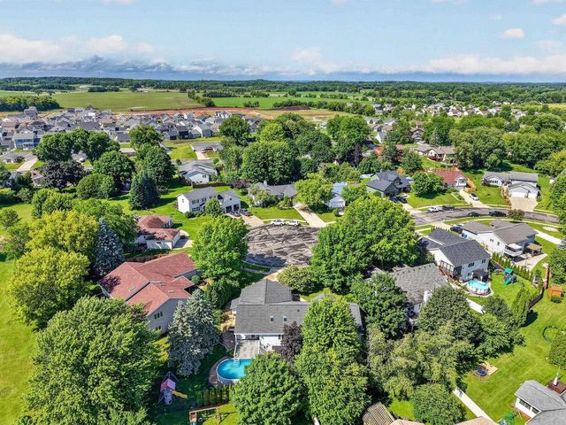 170 Saratoga Circle, Oregon, WI 53575