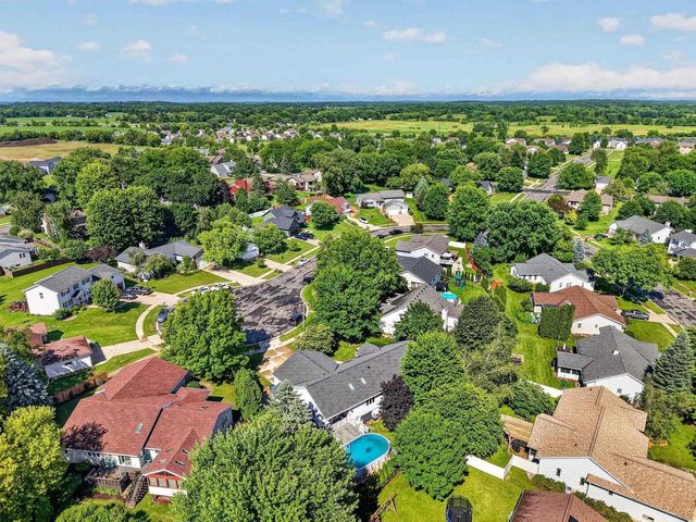 170 Saratoga Circle, Oregon, WI 53575