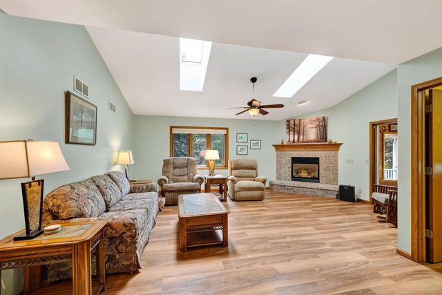 170 Saratoga Circle, Oregon, WI 53575