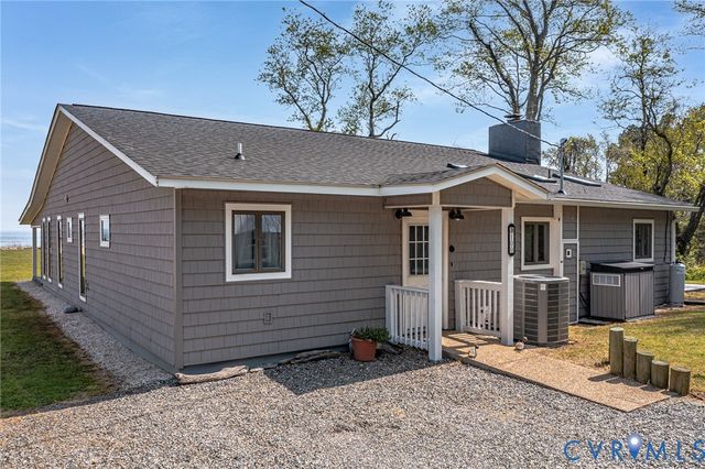 100 Beachfront Dr, Heathsville, VA 22473