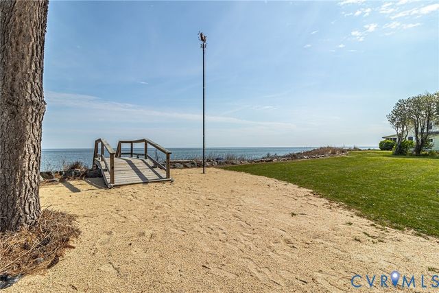 100 Beachfront Dr, Heathsville, VA 22473
