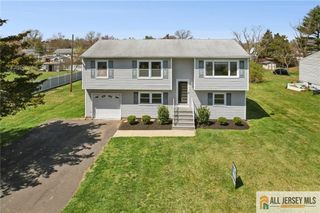 372 W Point Avenue, Franklin, NJ 08873