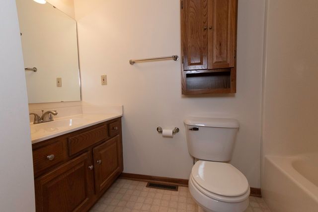 5935 Ashland Place, Johnston, IA 50131