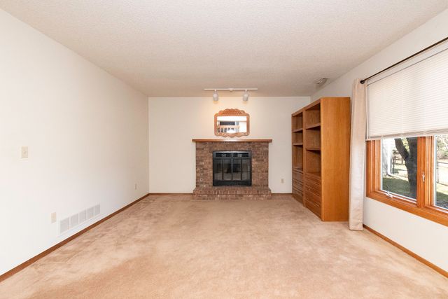 5935 Ashland Place, Johnston, IA 50131