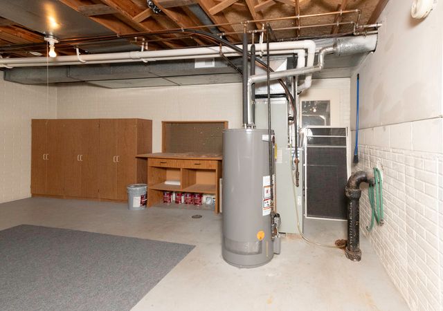 5935 Ashland Place, Johnston, IA 50131