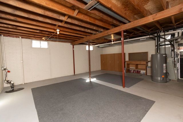 5935 Ashland Place, Johnston, IA 50131