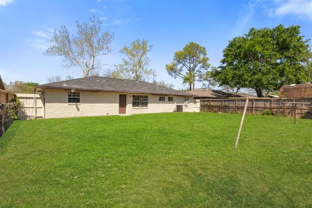 4115 Trail Lake Drive, Houston, TX 77045