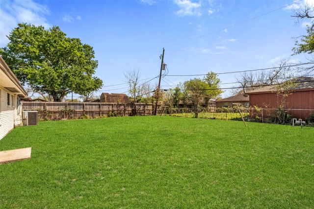 4115 Trail Lake Drive, Houston, TX 77045