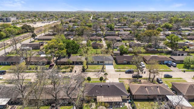 4115 Trail Lake Drive, Houston, TX 77045