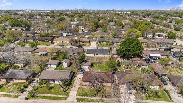 4115 Trail Lake Drive, Houston, TX 77045