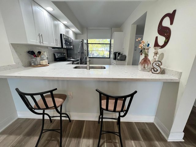 1510 Whitehall Drive 301, Davie, FL 33324