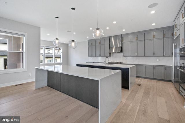 6829 PENNGROVE LN, Bethesda, MD 20817