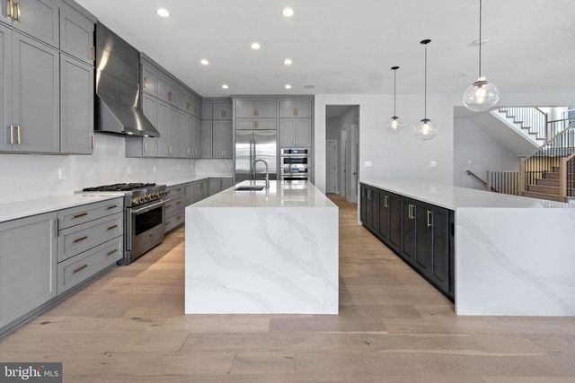 6829 PENNGROVE LN, Bethesda, MD 20817