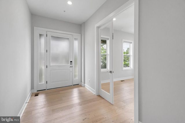 6829 PENNGROVE LN, Bethesda, MD 20817