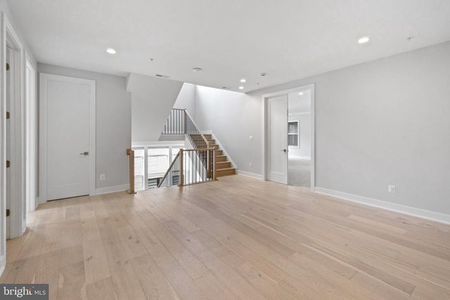 6829 PENNGROVE LN, Bethesda, MD 20817