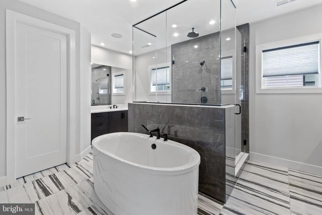 6829 PENNGROVE LN, Bethesda, MD 20817