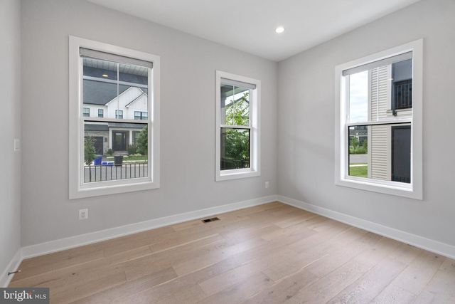 6829 PENNGROVE LN, Bethesda, MD 20817