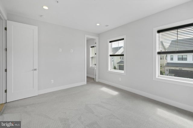 6829 PENNGROVE LN, Bethesda, MD 20817