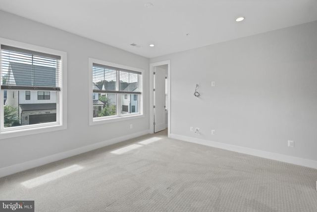 6829 PENNGROVE LN, Bethesda, MD 20817